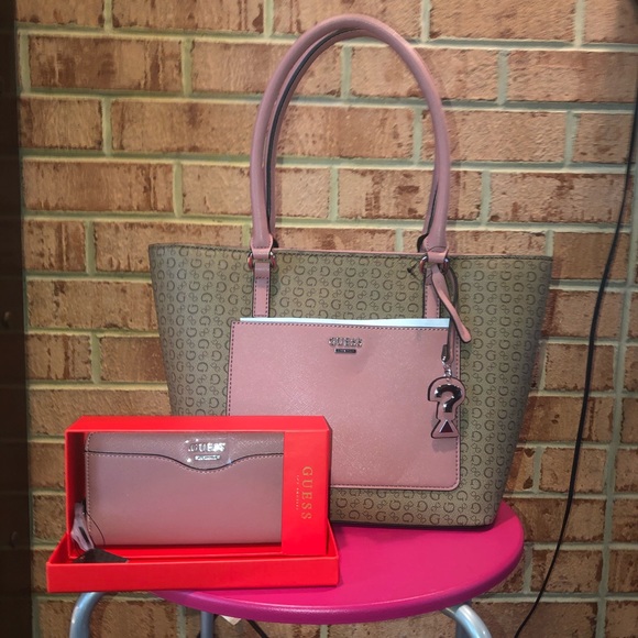 Guess Handbags - BUNDLE NEW Guess Tote Bag and Wallet🗯💝